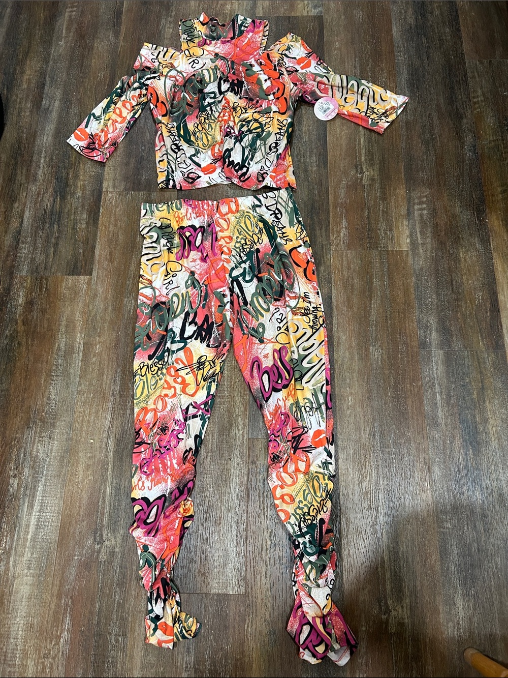 Graffiti-Print Cropped Joggers Set - Multicolor